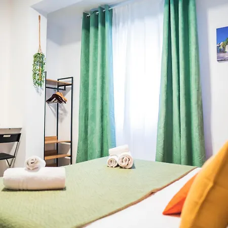 לינה וארוחת בוקר Dodo's House